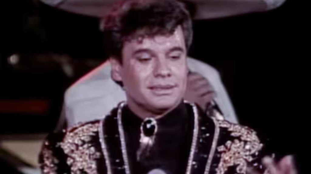 ¡Juan Gabriel vuelve a llenar el Zócalo ocho años después de su partida!