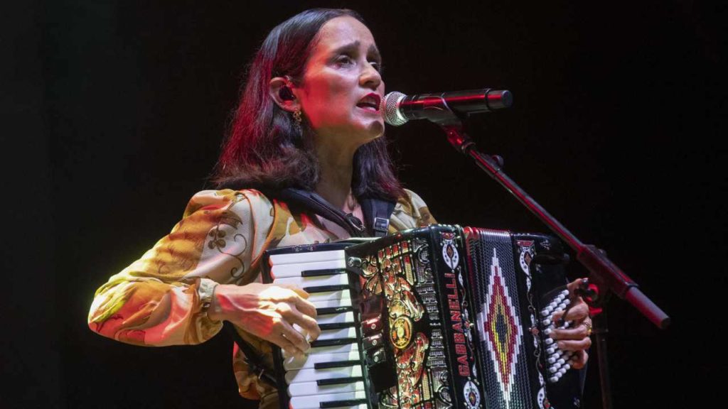 Julieta Venegas y Vivir Quintana: Poder femenino que revoluciona la industria musical.