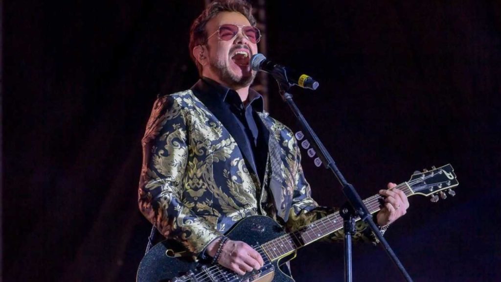 Aleks Syntek y Manuel Mijares unen talentos para revivir "A Veces Fui"