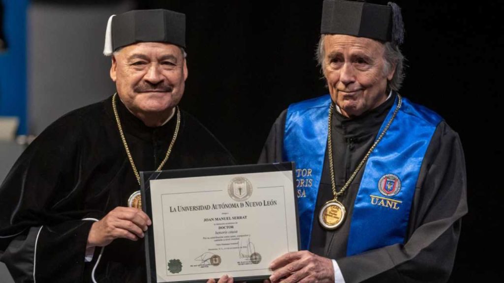 Joan Manuel Serrat recibe Doctorado Honoris Causa de la Universidad Autónoma de Nuevo León