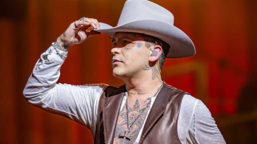 Christian Nodal sorprende con su incursión en la moda: planea lanzar su marca de ropa