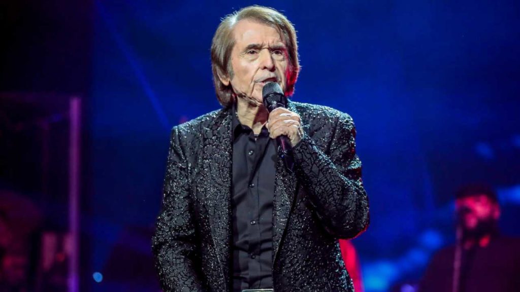 Raphael se recupera favorablemente y podría pasar la Navidad en casa