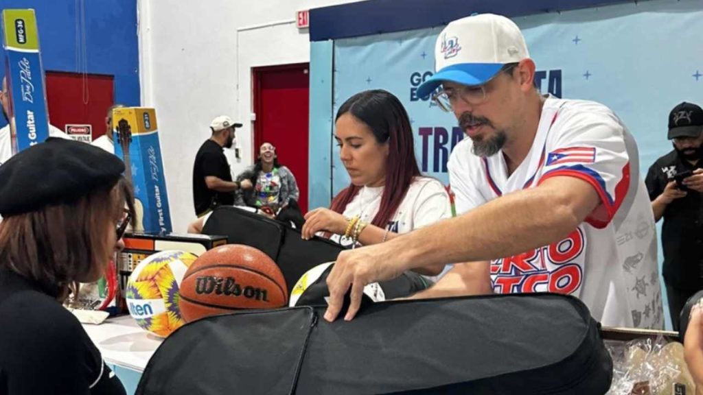 Bad Bunny lleva fiesta y esperanza a los niños de Puerto Rico