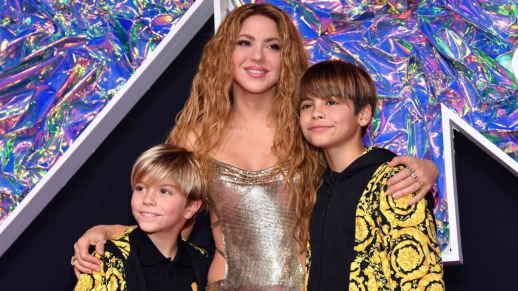 ¡Shakira apoya a su hijo Sasha en su primer emprendimiento!
