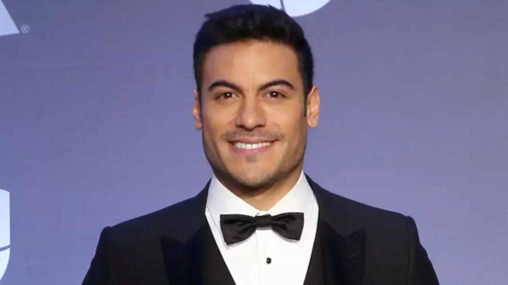 Carlos Rivera canta un cover de Taylor Swift