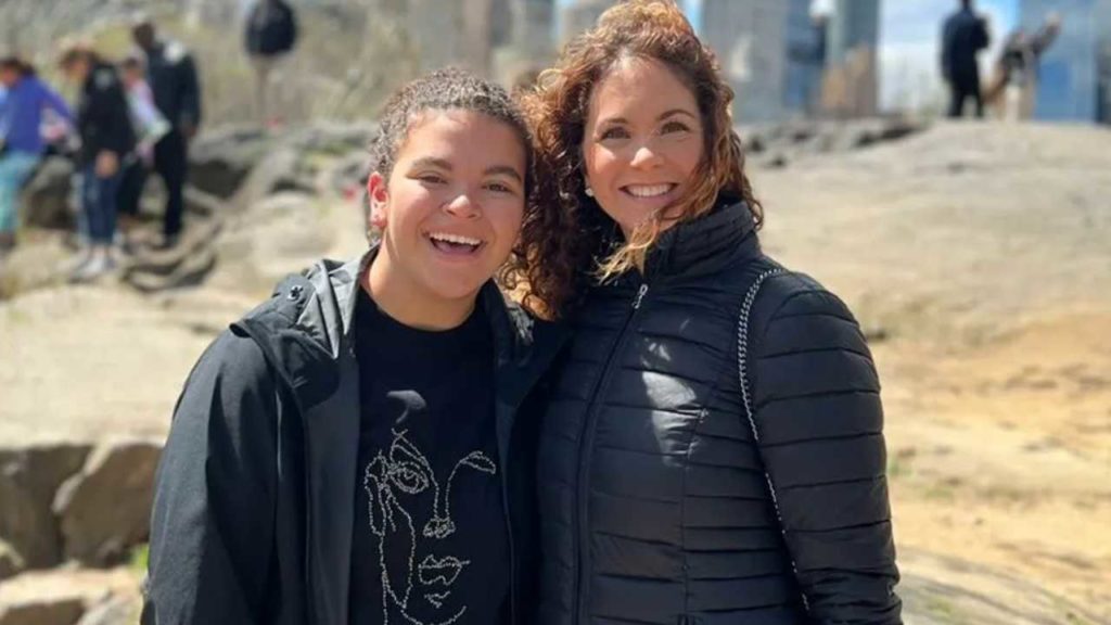 Lucero derrite las redes con conmovedor mensaje por los 20 años de Lucerito Mijares
