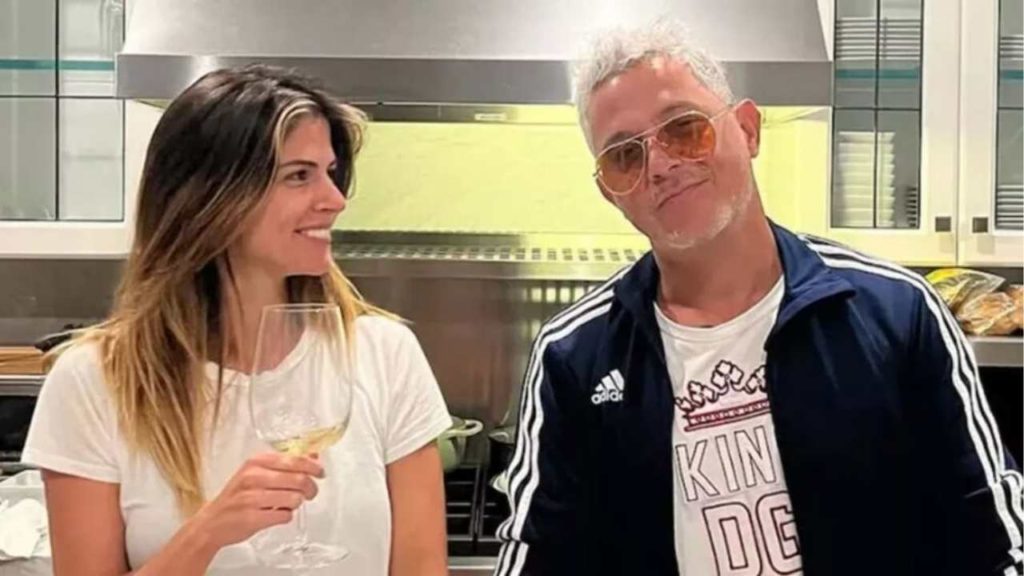 Alejandro Sanz habla de su relación con Stephanie Cayo y lo hace oficial
