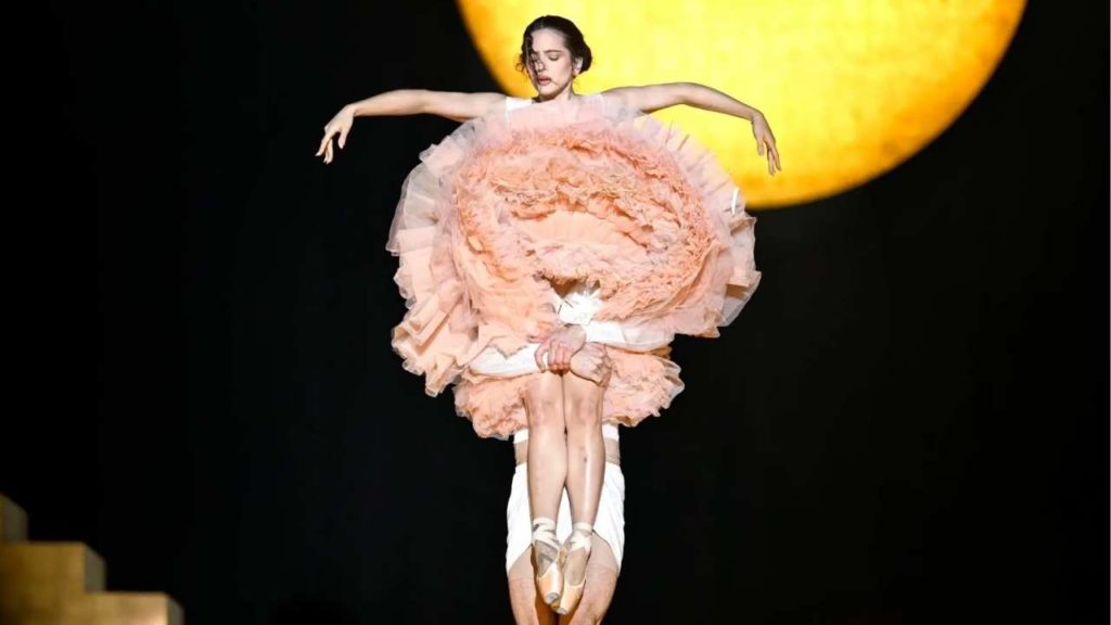 Rosalía hospitalizada: suspende concierto en Milán por intoxicación