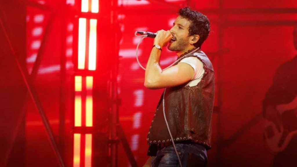 Sebastián Yatra cierra su gira en Guadalajara con lleno total y emotivo concierto