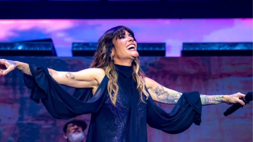 Mon Laferte aparece por sorpresa en concierto de Kany García